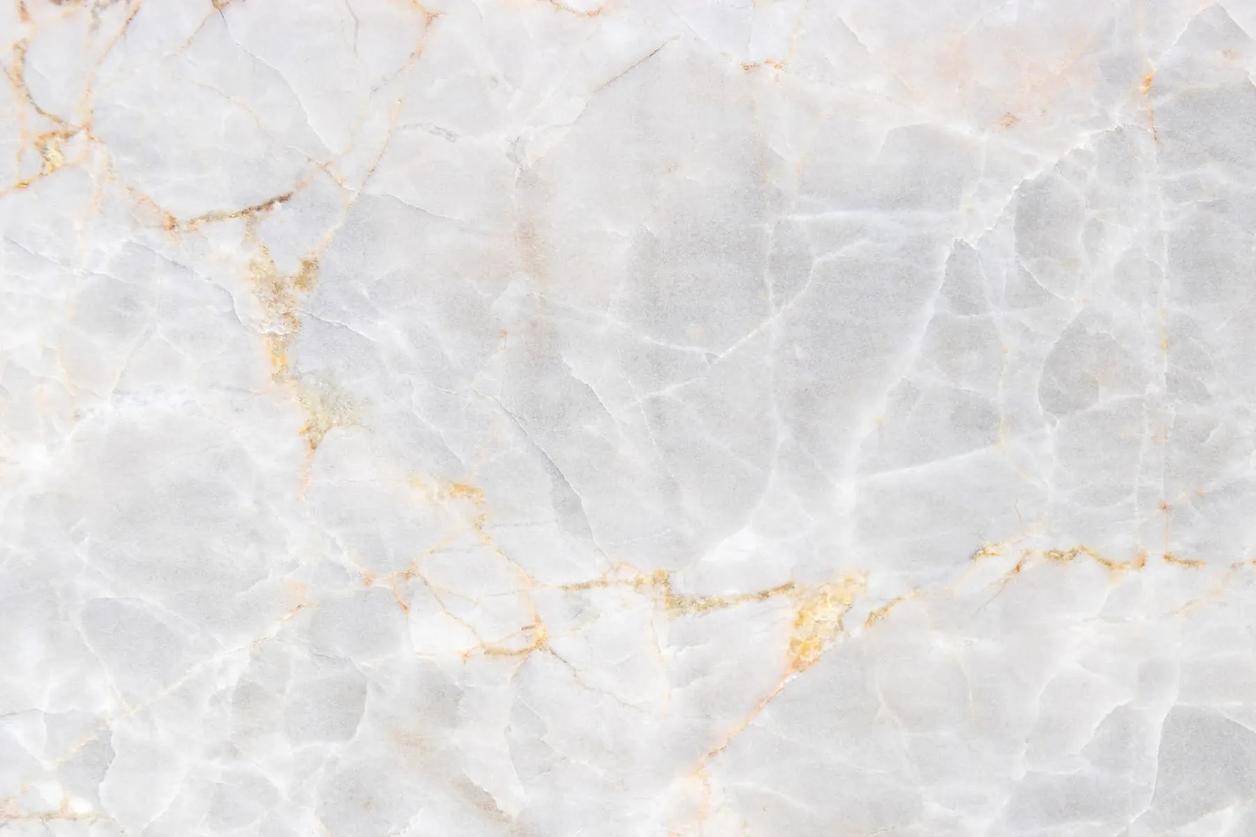 Translucid countertop stone with warm veining